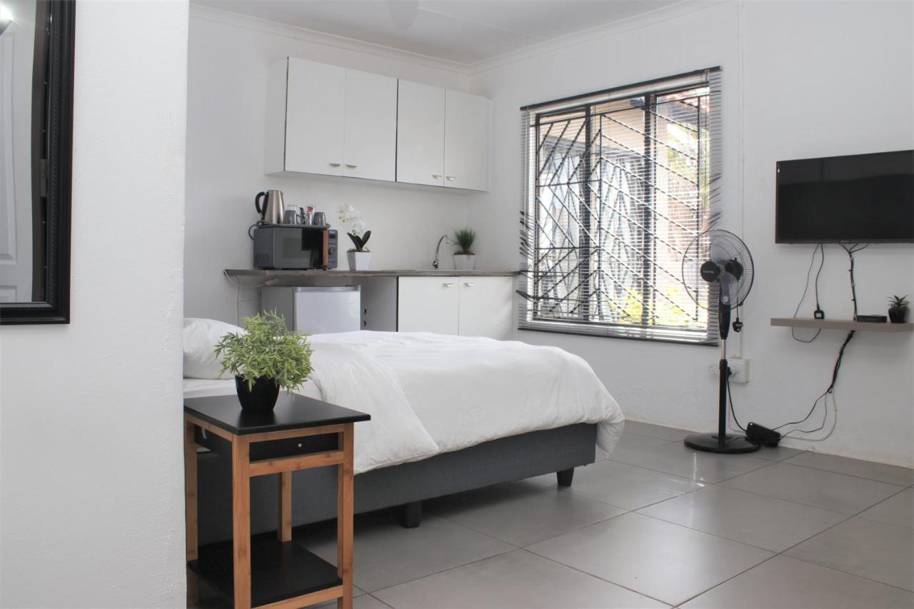 Cosmo Sleepover Roodepoort Zewnętrze zdjęcie