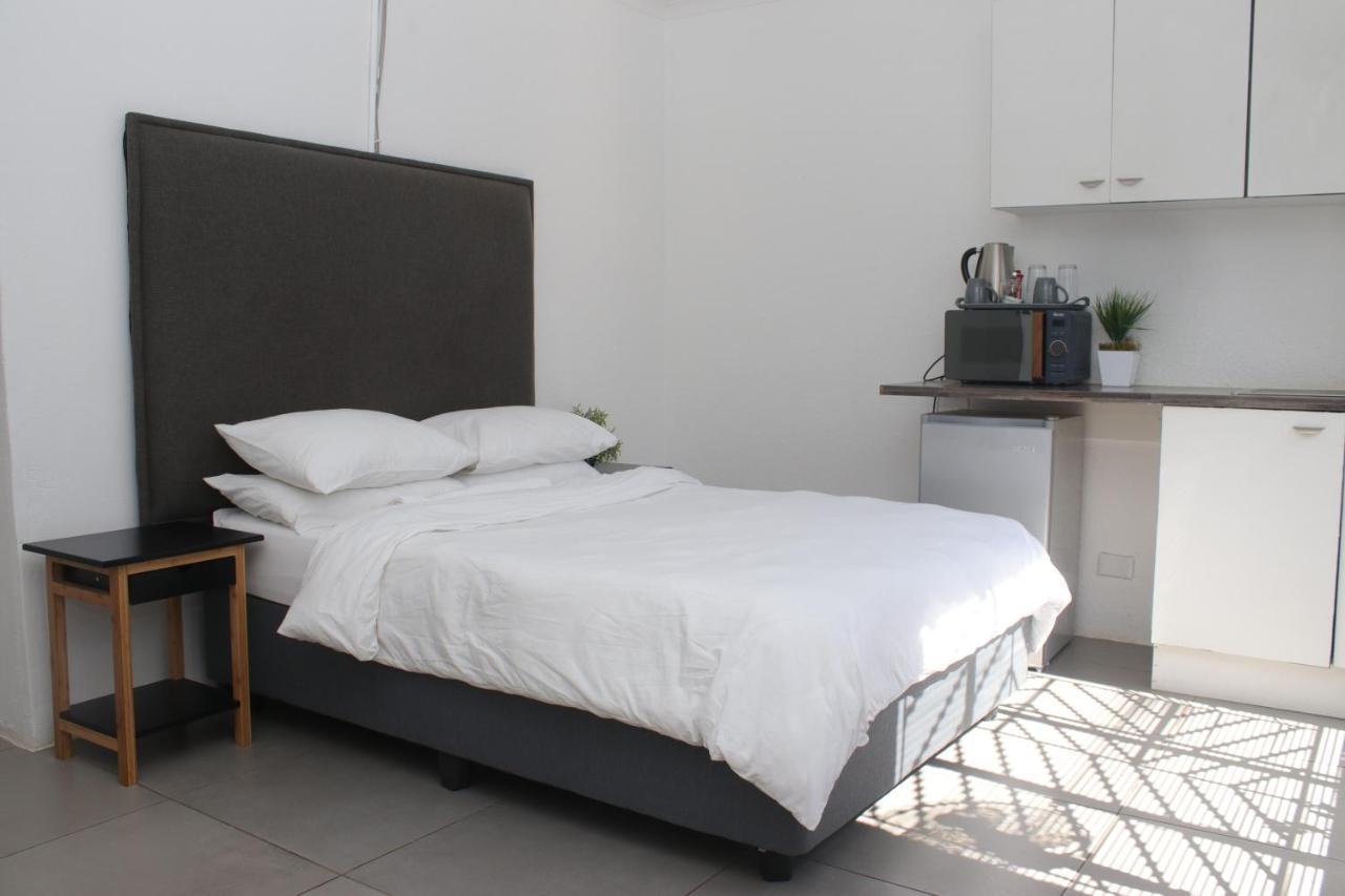 Cosmo Sleepover Roodepoort Zewnętrze zdjęcie